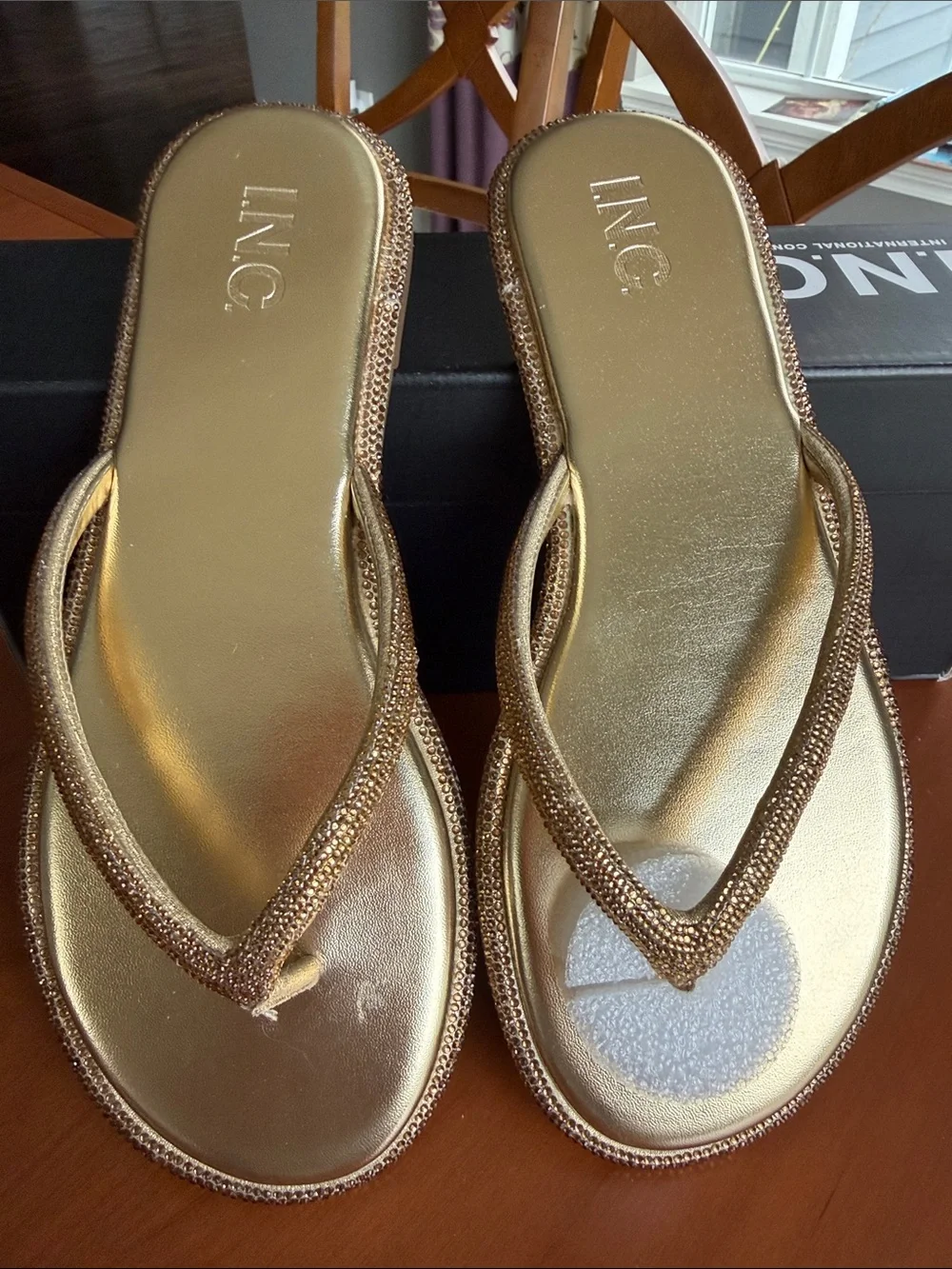 INC International Concepts Gold Metallic Thong Sandals Women’s Sz 8